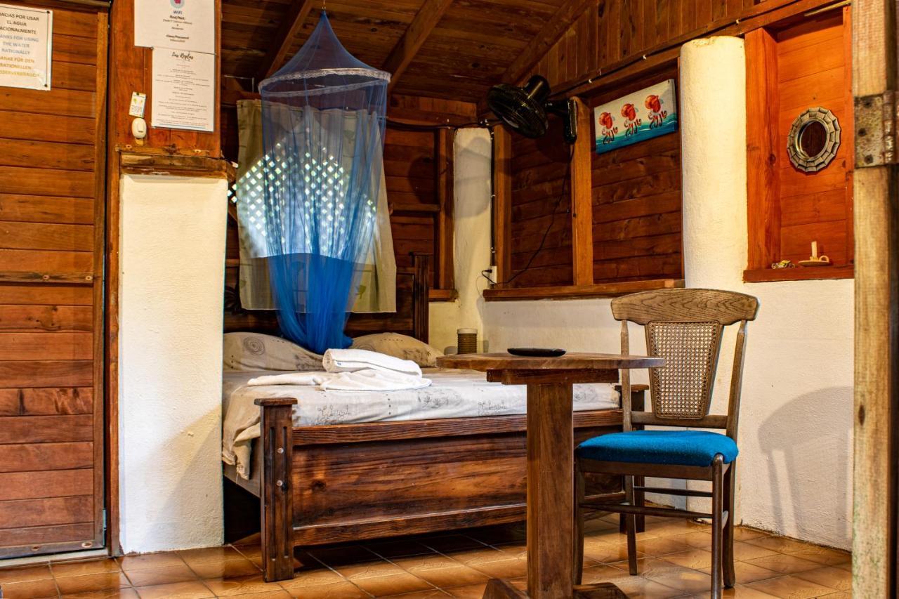 Chalet Y Cabinas Hibiscus Cahuita Exterior photo