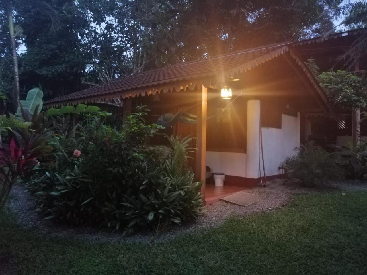 Chalet Y Cabinas Hibiscus Cahuita Exterior photo